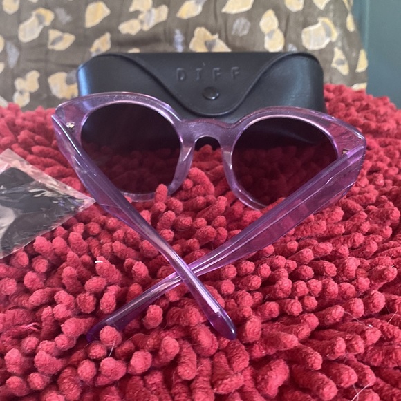 DIFF Luna Polarized Purple Sunnies (NWT) - Picture 3 of 7